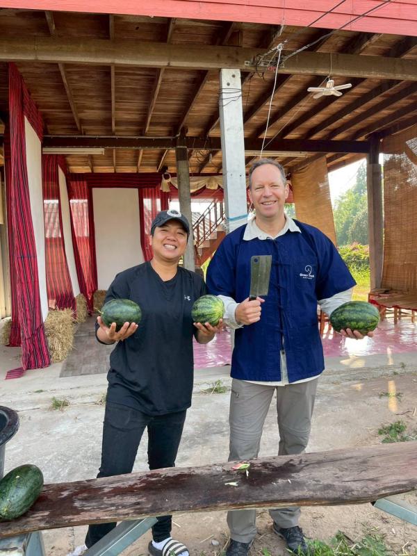 เตรียมอาหารให้ช้าง